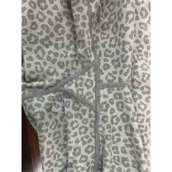 Barre3 High Waist Leggings Grey/Sage Leopard Print - Small - Picture 6 of 10